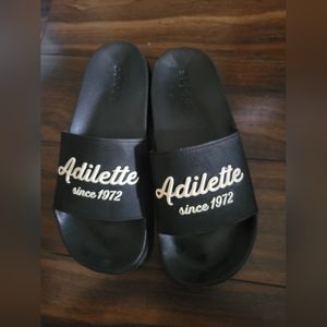 Ladies Adidas slides in black SZ 9